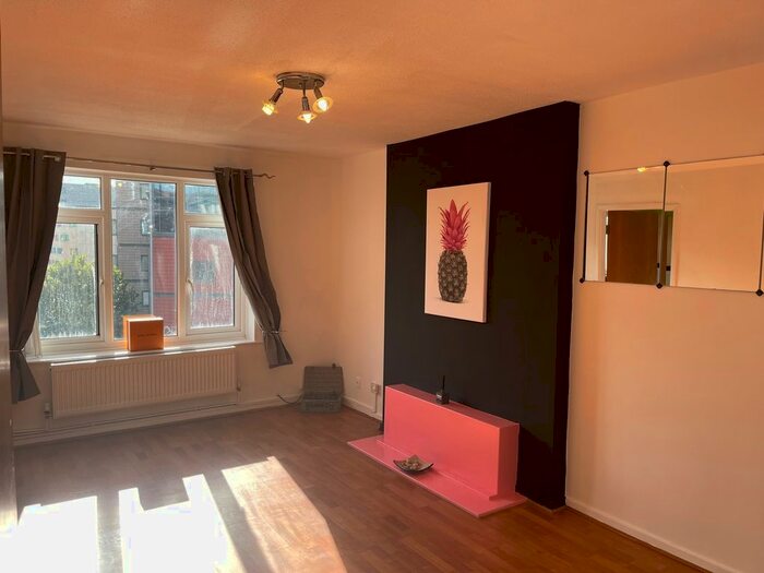 2 Bedroom Flat To Rent In Kendal Walk, Leeds, LS3