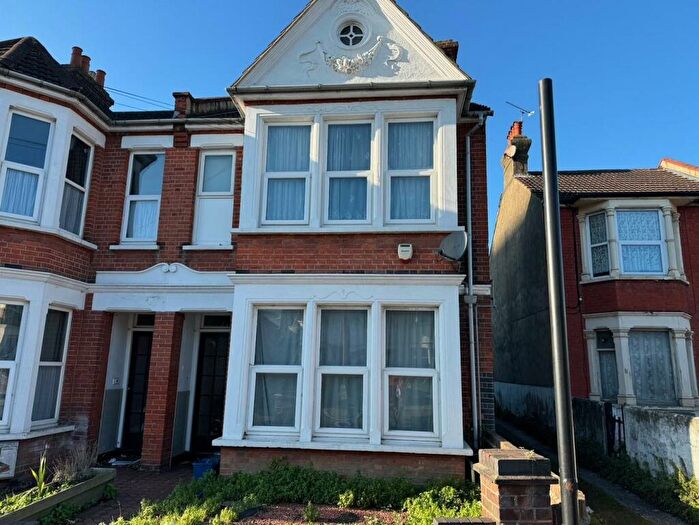 4 Bedroom Semi-Detached House For Sale In Bournemouth Park Road, Southend-On-Sea, SS2