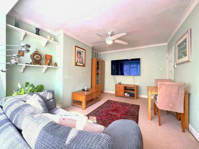 2 Bedroom Maisonette To Rent In Grove Crescent, KT1