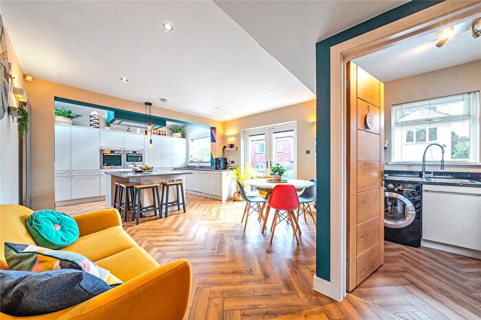 4 Bedroom Detached House For Sale In Gledhow Avenue, Leeds, West Yorkshire, LS8