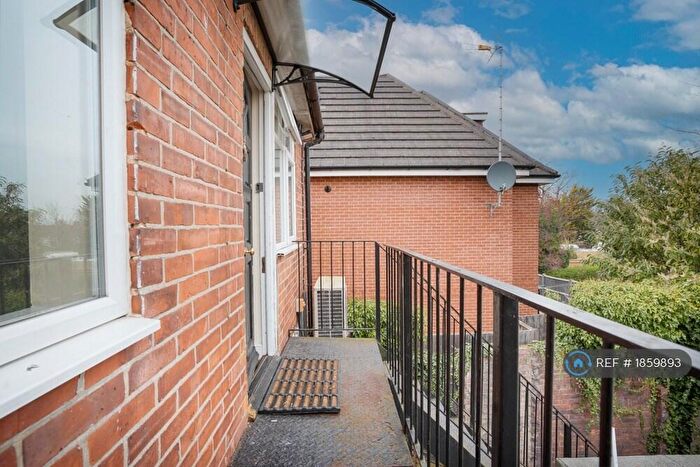 3 Bedroom Flat To Rent In Reading Road, Winnersh, Wokingham, RG41