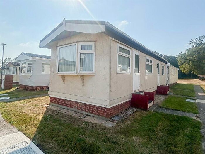 1 Bedroom Park Home For Sale In Meadowview Park, St Osyth Road East, Little Clacton, CO16