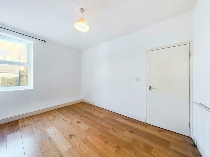 1 Bedroom Flat To Rent In Hoe Street, London, E17