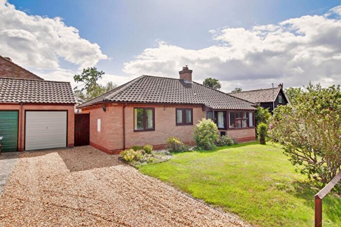 2 Bedroom Detached Bungalow For Sale In Green Close, Great Staughton, PE19