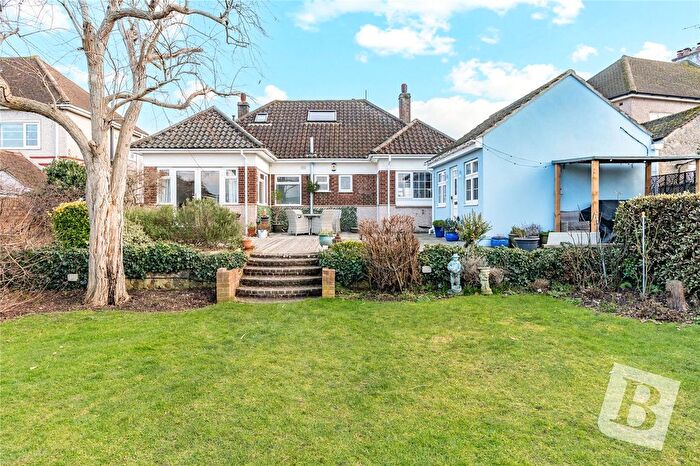 3 Bedroom Chalet For Sale In Pine Avenue, Gravesend, Kent, DA12