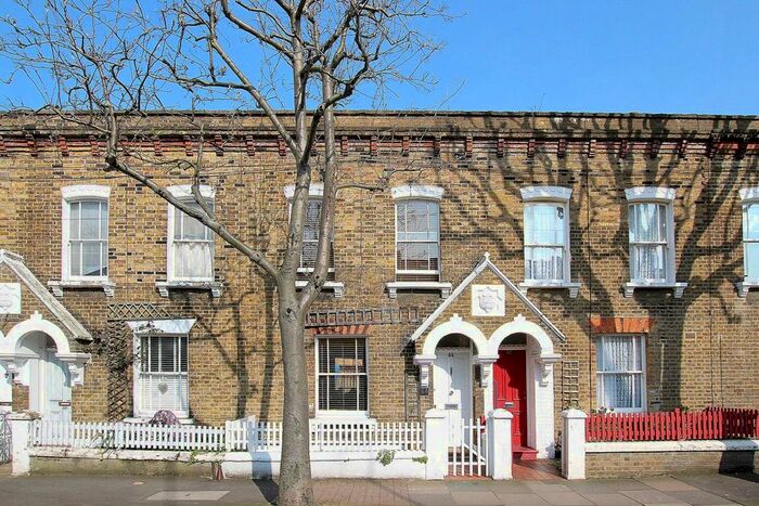 2 Bedroom Property To Rent In Tyneham Road, London, SW11