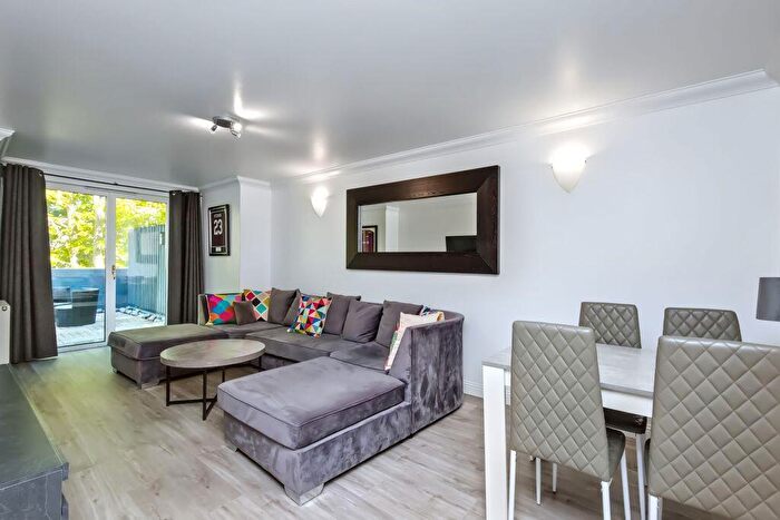 2 Bedroom Flat For Sale In / Crewe Road North, Crewe, Edinburgh, EH5