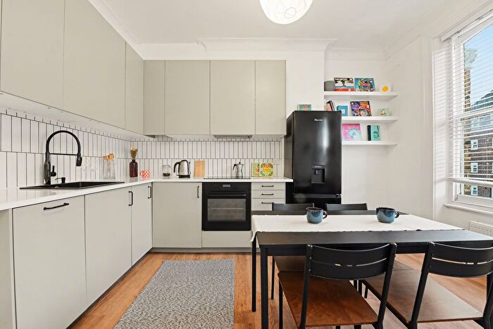 2 Bedroom Flat For Sale In Connaught Road, London, N4