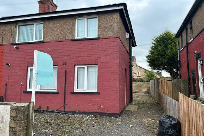 3 Bedroom Semi-Detached House To Rent In Denfield Crescent, Halifax, HX3