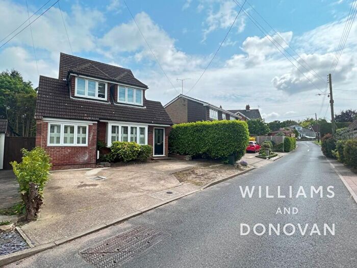 3 Bedroom Chalet For Sale In Fountain Lane, Hockley, SS5