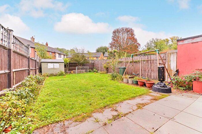 4 Bedroom End Of Terrace House For Sale In Southampton Gardens, Mitcham, CR4
