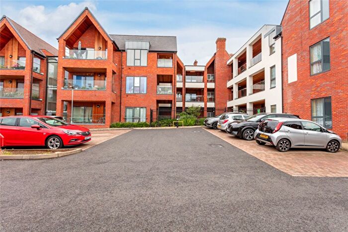 2 Bedroom Flat For Sale In Conduit Road, Bedford, Bedfordshire, MK40