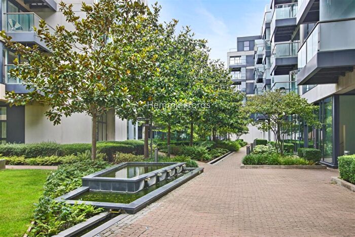 1 Bedroom Apartment To Rent In Dance Square, Clerkenwell, London, EC1V