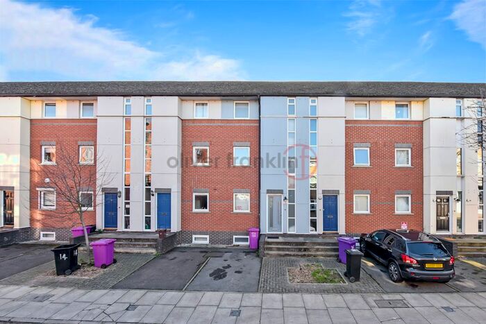 5 Bedroom Terraced House To Rent In Blondin Street, Bow, E3