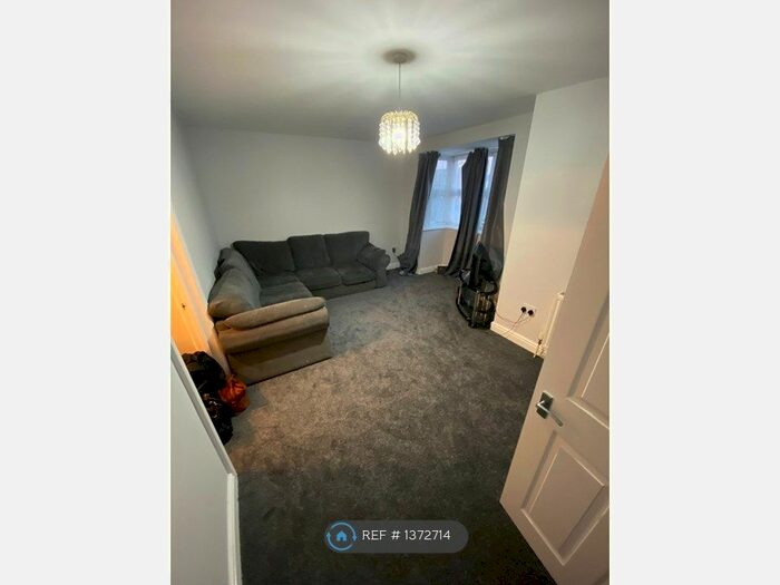 2 Bedroom Flat To Rent In Northumberland Road, Linford, Stanford-Le-Hope, SS17