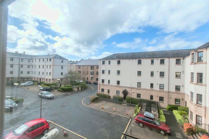 2 Bedroom Flat To Rent In St. Leonards Lane, Edinburgh, EH8