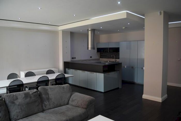 2 Bedroom Flat To Rent In St. Pauls Street, Leeds, LS1