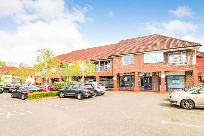 2 Bedroom Flat For Sale In Bartholomew Way, Horsham, West Sussex., RH12
