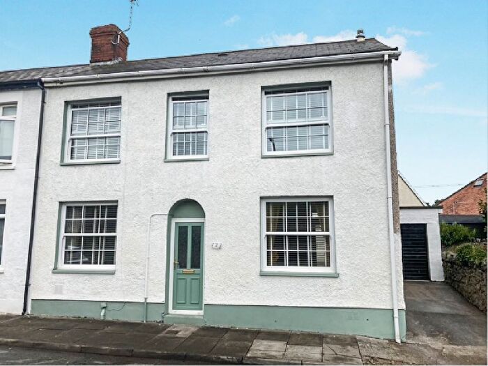 3 Bedroom Semi-Detached House For Sale In Florence Street, Porthcawl, CF36