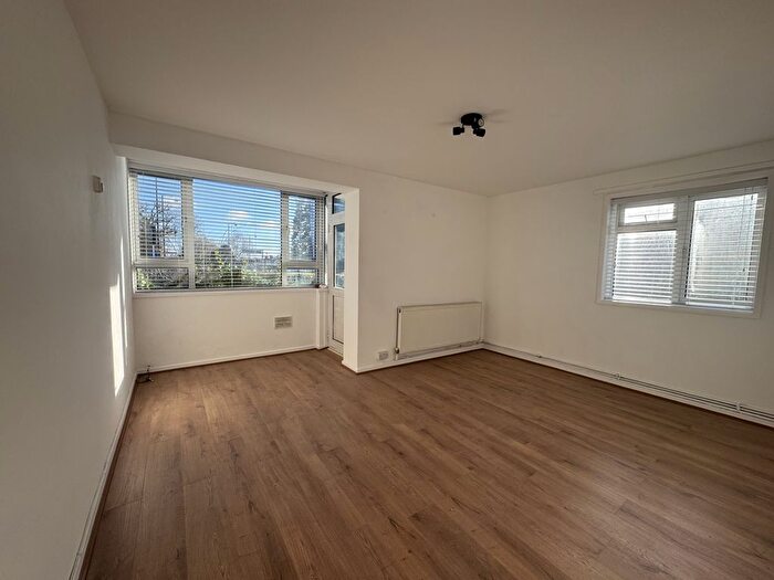 2 Bedroom Flat To Rent In Pinner Road, Northwood, HA6