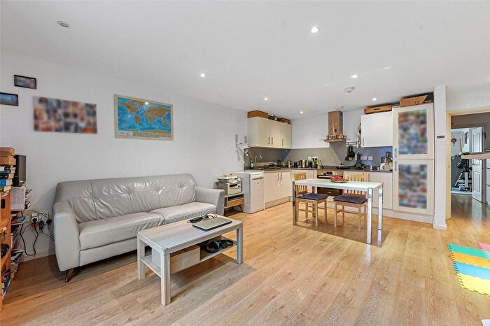 1 Bedroom Flat To Rent In Shore Road, Hackney, London, E9