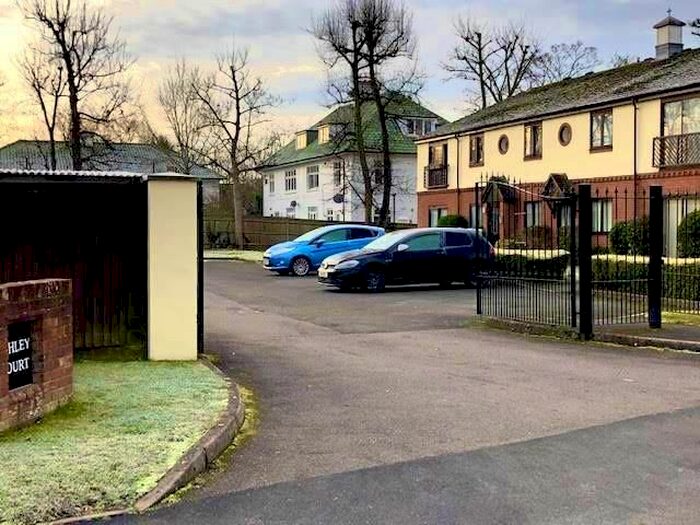 1 Bedroom Property To Rent In Ashley Court, Lassell Gardens, Maidenhead, SL6