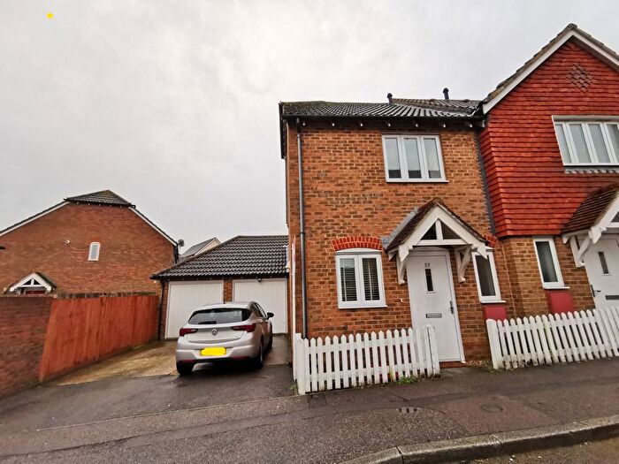 2 Bedroom Property To Rent In Greyhound Chase, Ashford, TN23