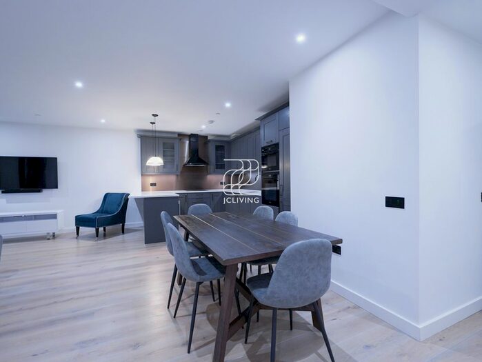 3 Bedroom Flat To Rent In Emery Way, London, E1W