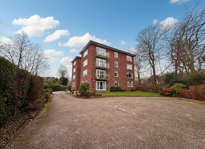 3 Bedroom Apartment For Sale In Chatsworth Road, Worsley, M28