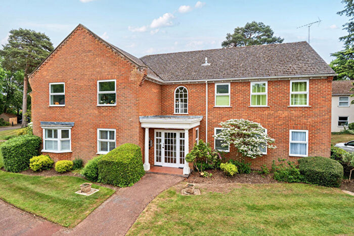 2 Bedroom Retirement Property For Sale In Fairlawn, Hall Place Drive, Weybridge, KT13