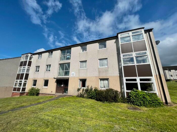 2 Bedroom Flat To Rent In Wycliffe Gardens, Shipley, Uk, BD18