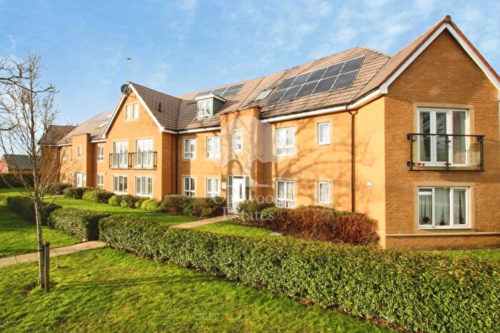 2 Bedroom Apartment To Rent In Kenyon Way, Langley, SL3