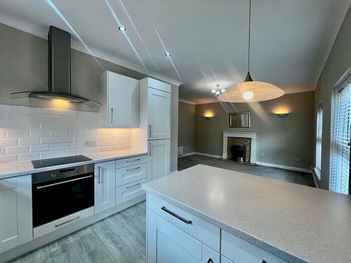 2 Bedroom Flat To Rent In Midanbury Lane, Southampton, SO18