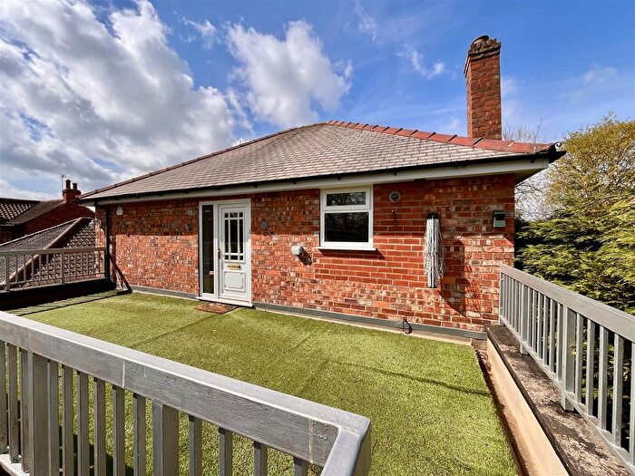2 Bedroom Flat To Rent In Sim Balk Lane, Bishopthorpe, YO23