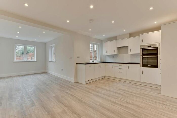 5 Bedroom Semi-Detached House To Rent In Northfield Road, Cobham, KT11