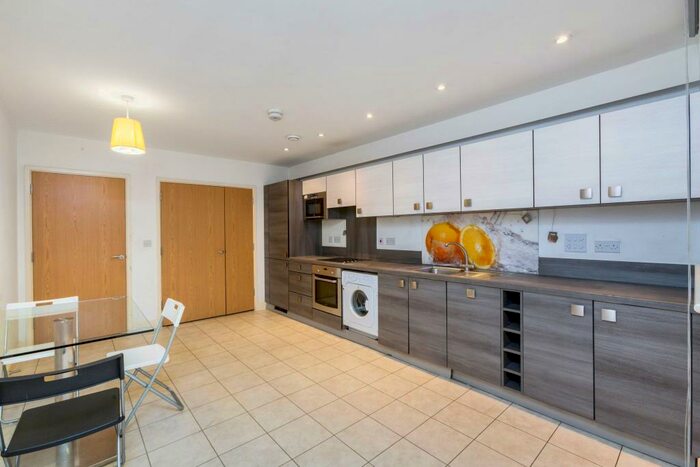 4 Bedroom Flat To Rent In Nelson Walk, London, E3