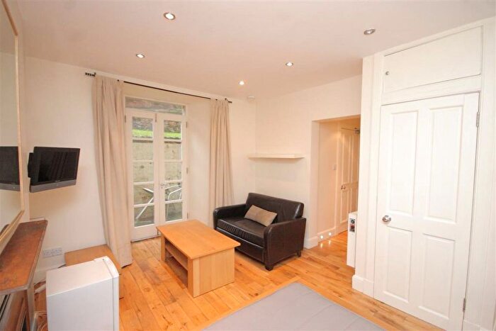 Studio To Rent In Spittal Street, City Centre, Edinburgh, EH3