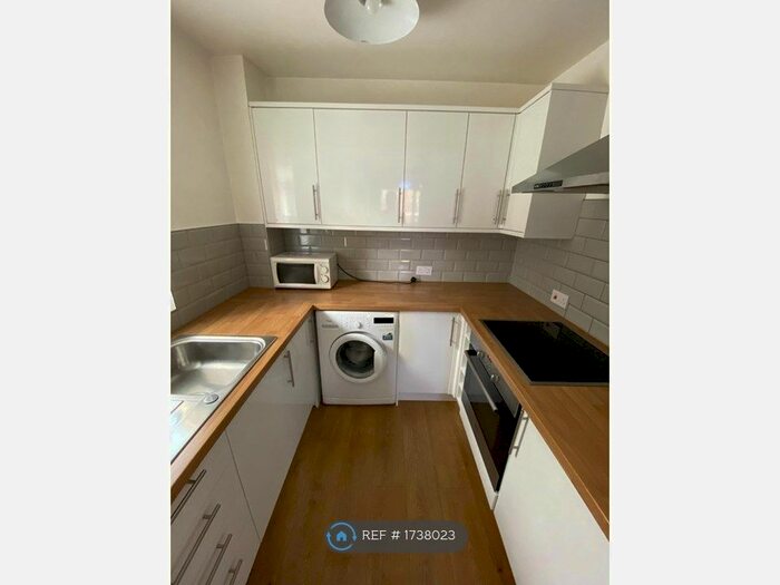 1 Bedroom Flat To Rent In Harton Lodge, London, SE8