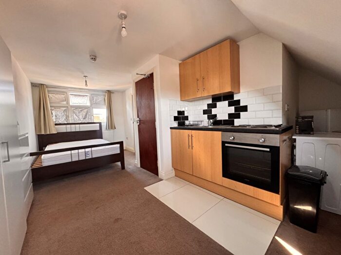 Studio To Rent In Spring Grove Road, Hounslow, TW3