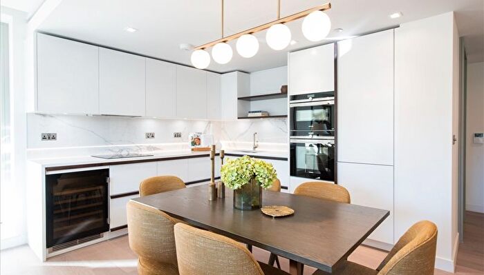 3 Bedroom Flat To Rent In Edgware Road, London, W2