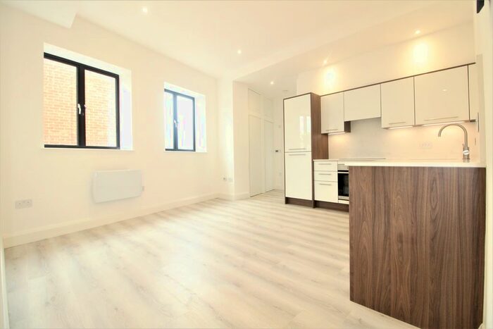 1 Bedroom Flat To Rent In St. Albans Road, Potters Bar, EN6