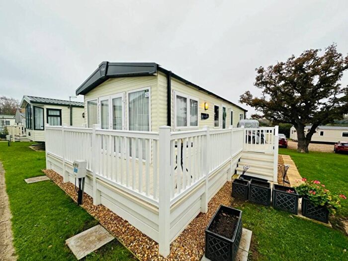 2 Bedroom Caravan For Sale In Perowne Way, Sandown, PO36