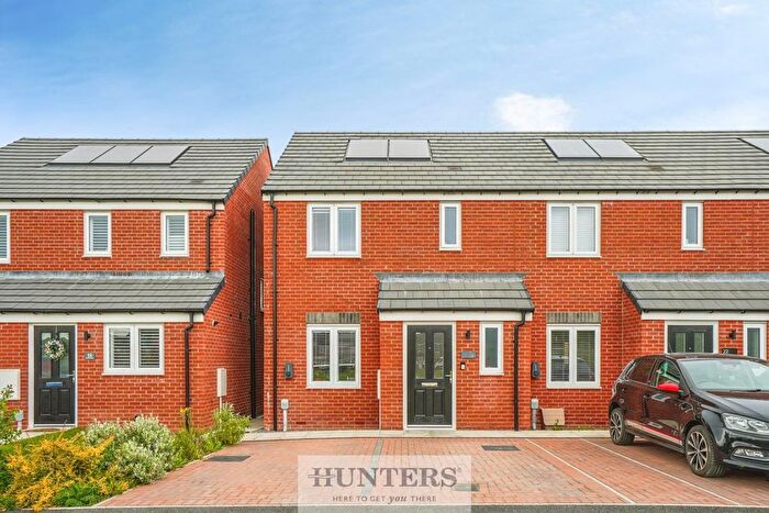 3 Bedroom End Of Terrace House For Sale In Bracken Way, Selby, YO8