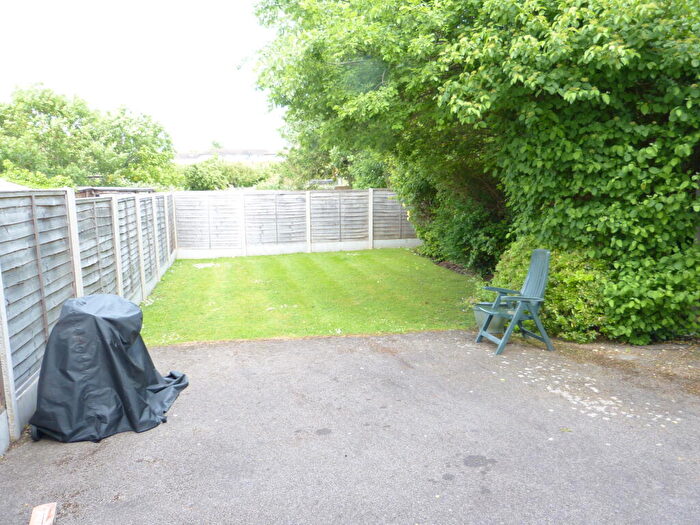 4 Bedroom Semi-Detached House To Rent In Hendon Way, Golders Green, NW2