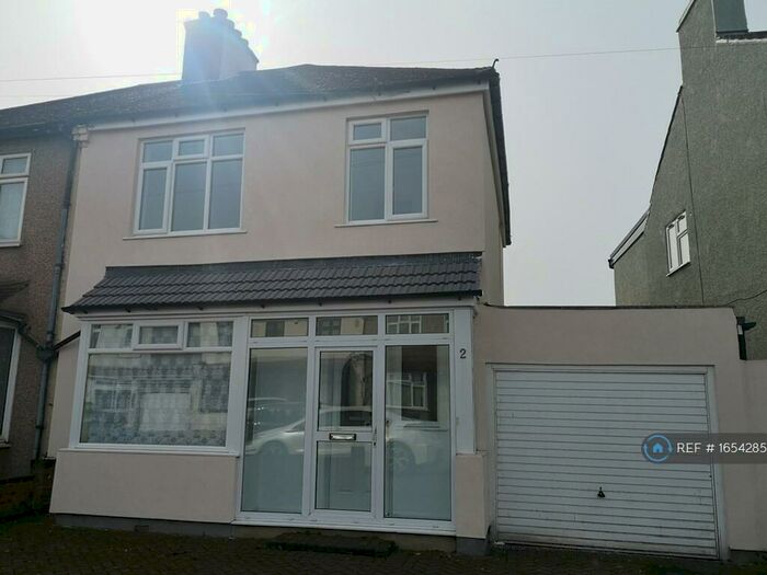 3 Bedroom Semi-Detached House To Rent In Welling, Kent, DA16