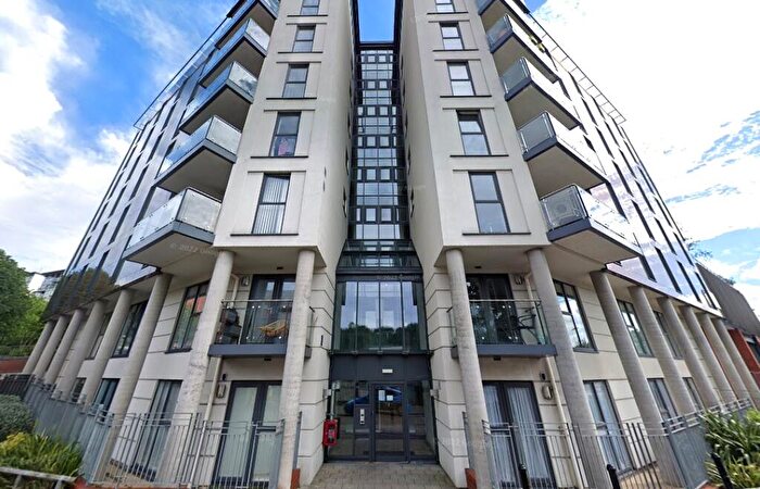 2 Bedroom Flat To Rent In Bell Barn Road, Birmingham, West Midlands, B15