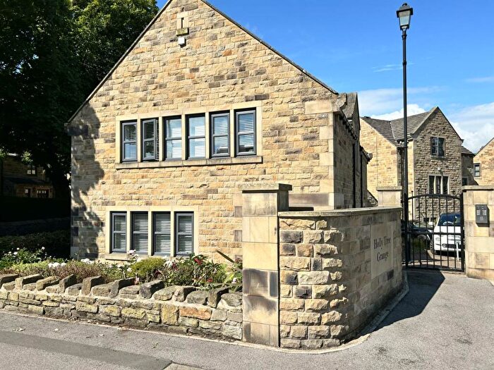 4 Bedroom Detached House For Sale In Holly Tree Grange, Skelmanthorpe, Huddersfield, HD8