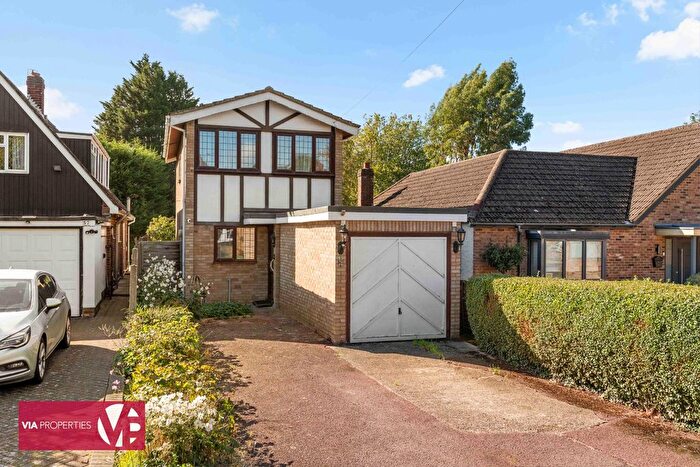 3 Bedroom Detached House For Sale In Old Nazeing Road, Broxbourne, EN10