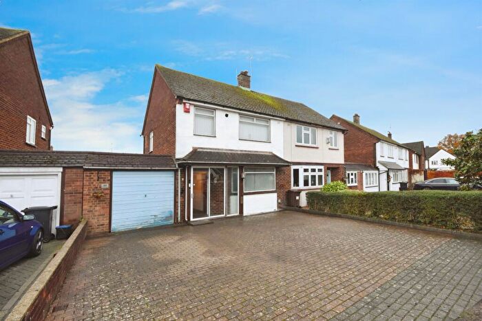 3 Bedroom Semi-Detached House For Sale In Station Road, West Horndon, Brentwood, CM13