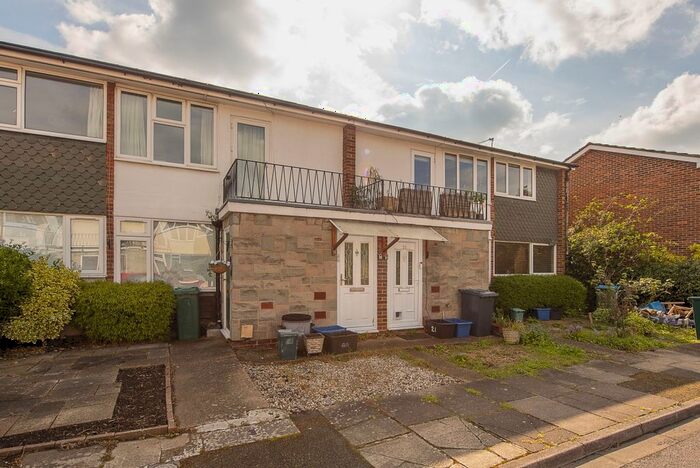 2 Bedroom Maisonette To Rent In Belvedere Close, Teddington, TW11